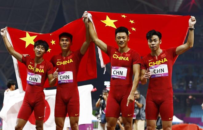 2失单刀+门前2米踢飞!姆巴佩低头沉默:陷2场球荒 被皇马球迷狂嘘