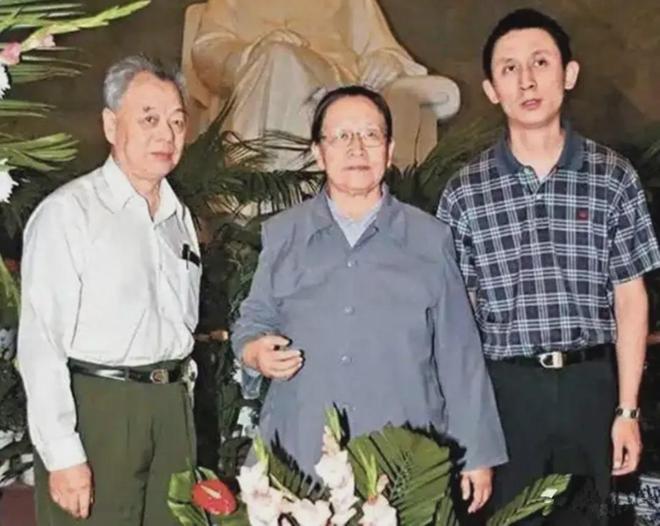 足坛一夜动态:曼城3