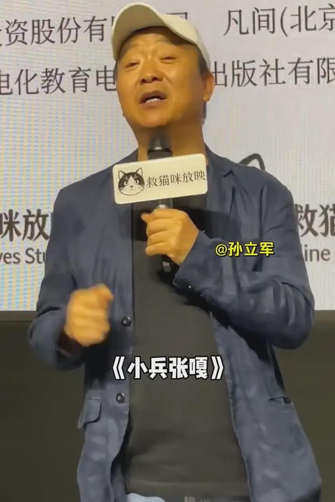 62岁马云现身NBA中国赛!猛拍成龙大腿 与贝克汉姆蔡崇信热聊